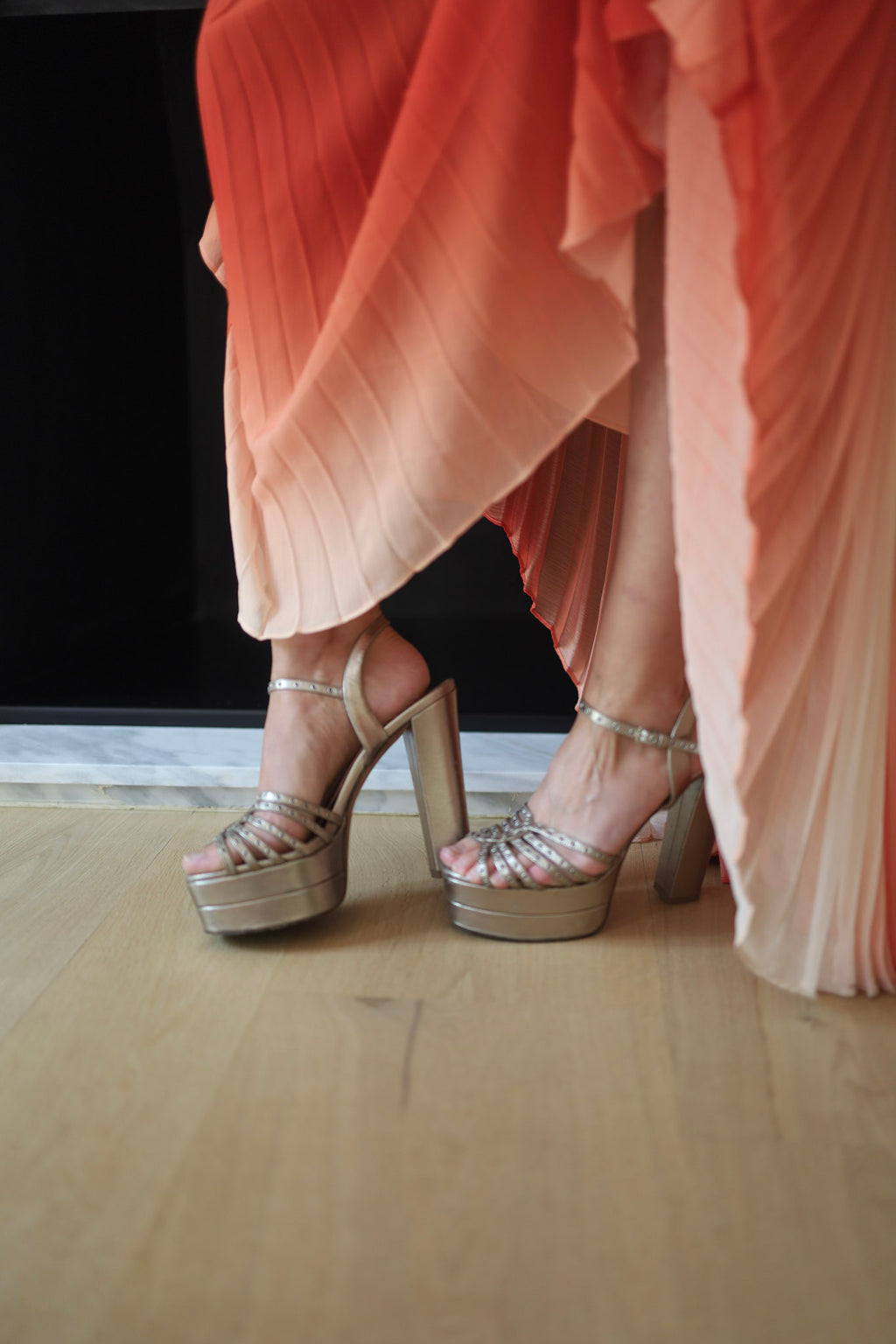 Sandalias plataforma doradas Valentino Garavani – Talla 38