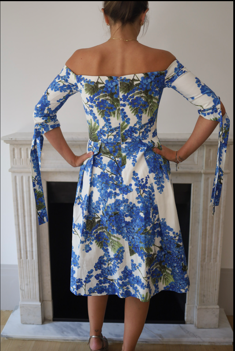 Vestido floral off-shoulder en seda – CAROLINA HERRERA (Talla 4 US / 36 EU)