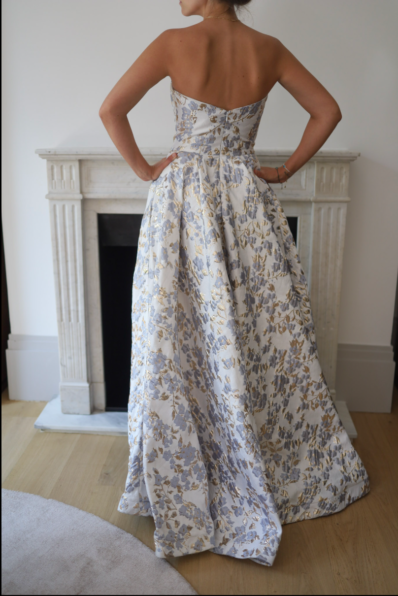 Vestido largo strapless brocado con abertura frontal – NICOLE BAKTI (Talla 6 US / 38 EU)