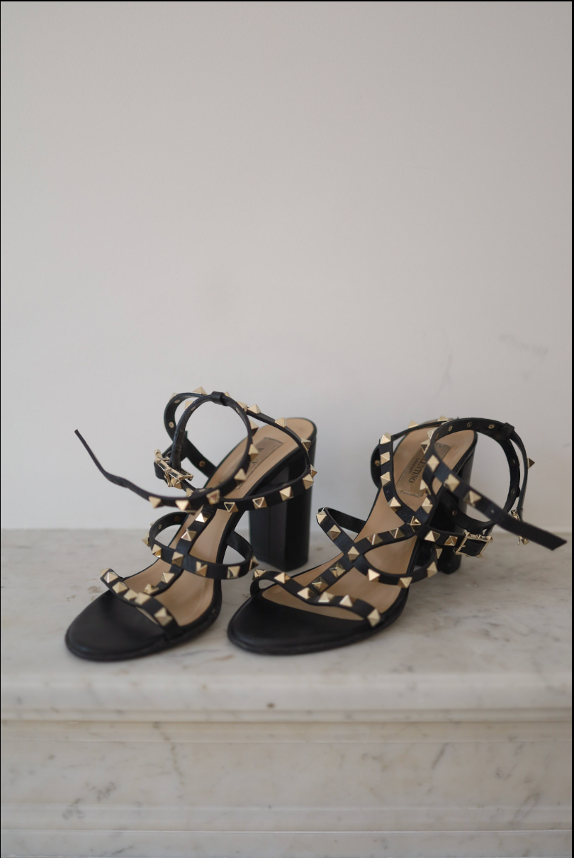 Sandalias negras con tachuelas – VALENTINO Rockstud (Talla 38)