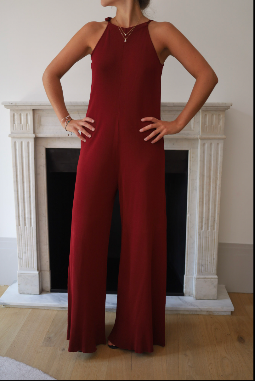Jumpsuit rojo vino de corte recto – ZARA (Talla S)