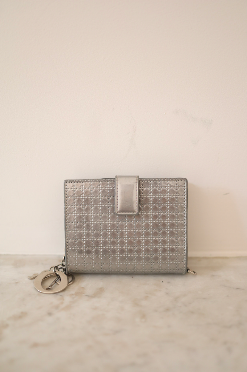Cartera Dior Cannage plateada de piel