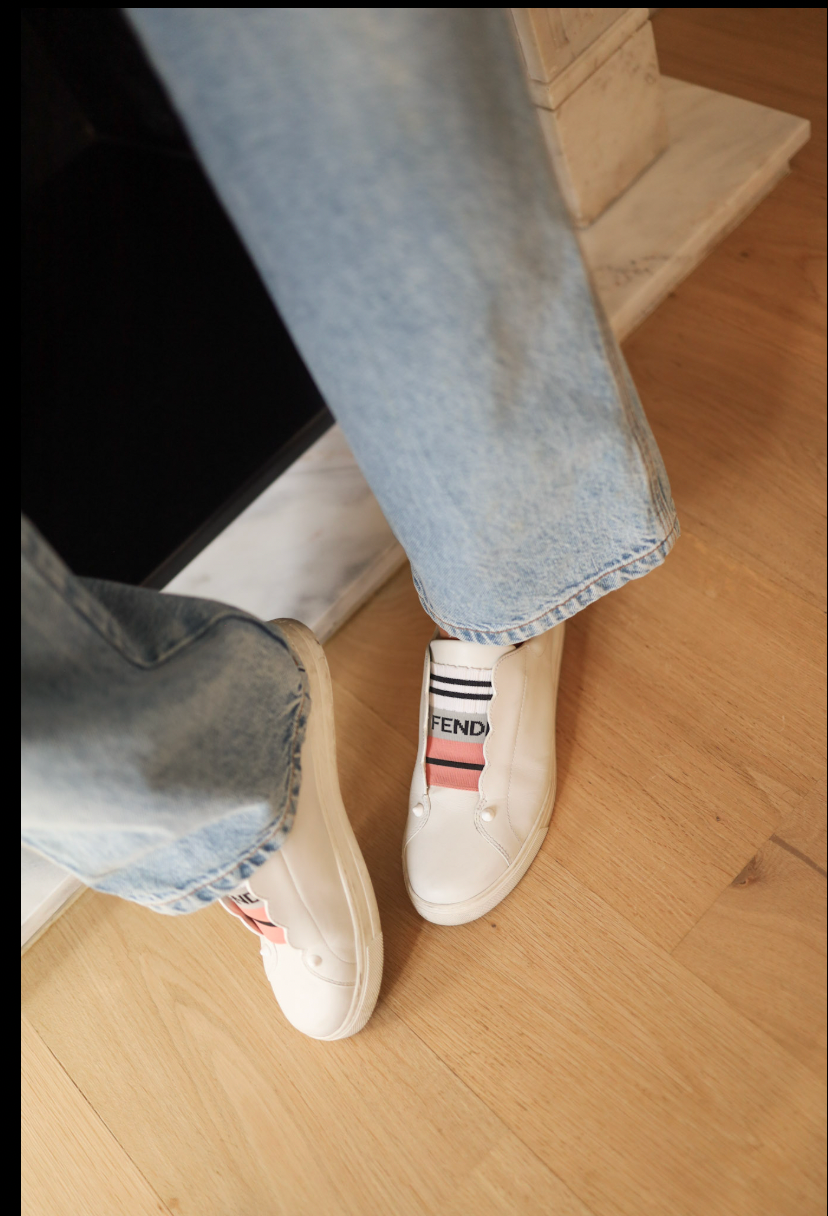 Tenis Fendi blancos con elástico multicolor – Talla 38