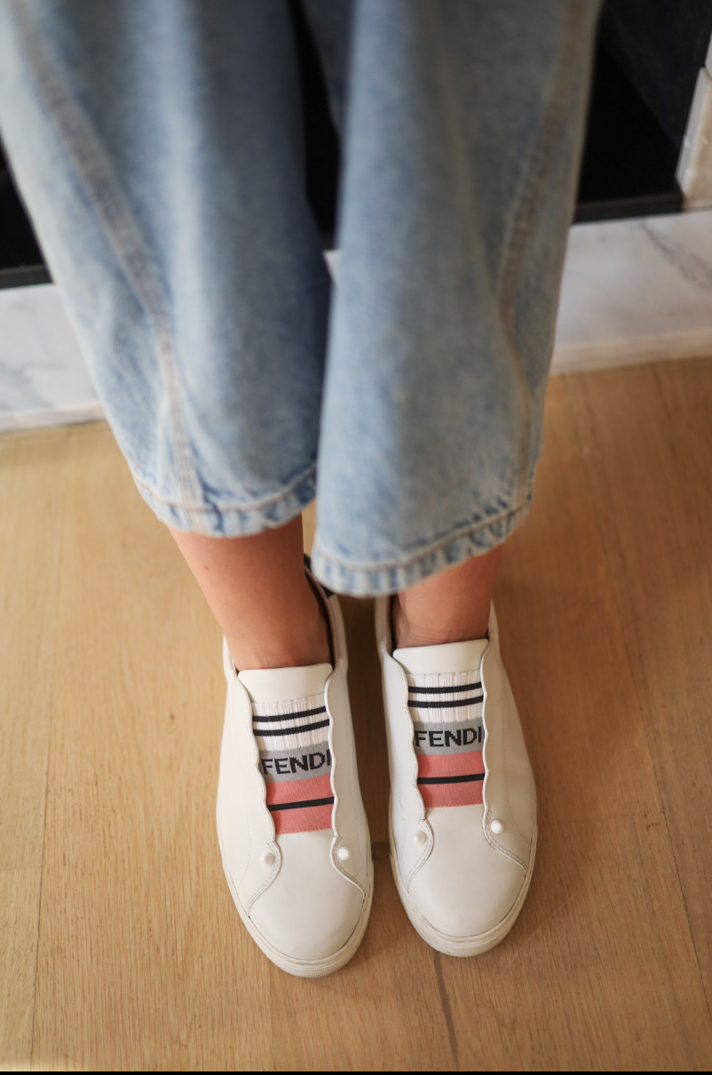 Tenis Fendi blancos con elástico multicolor – Talla 38