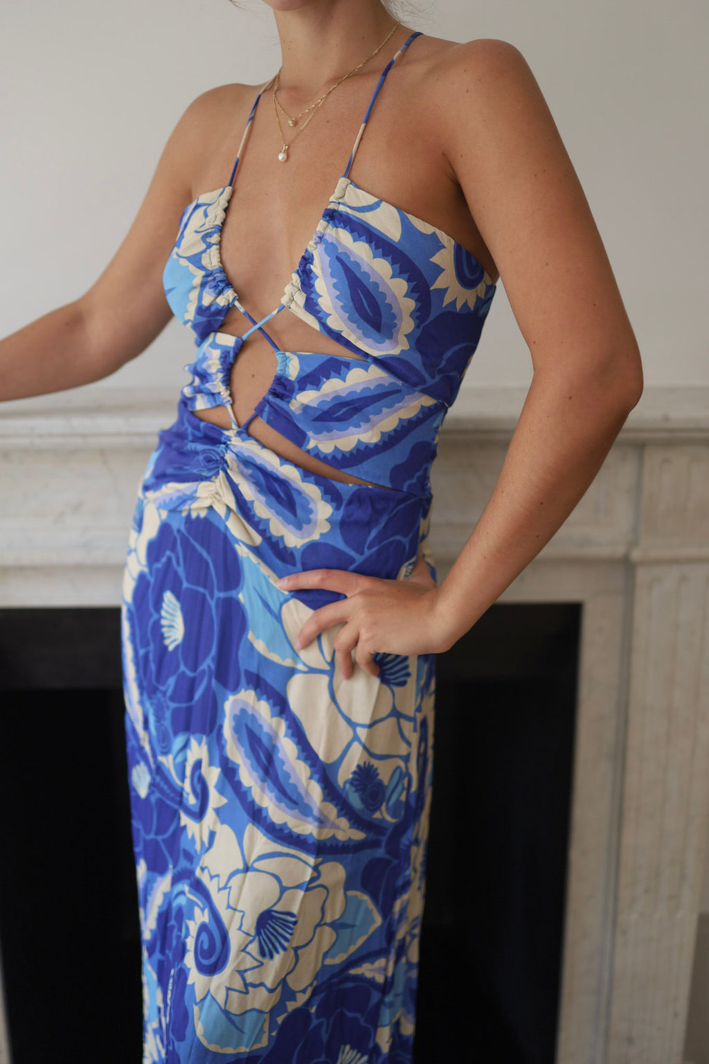 Vestido largo estampado azul con cut outs – FARM Rio (Talla M)