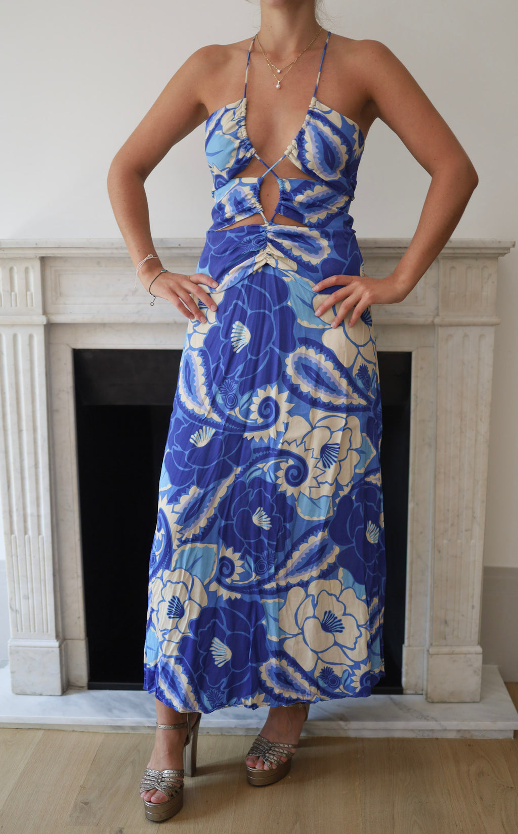 Vestido largo estampado azul con cut outs – FARM Rio (Talla M)